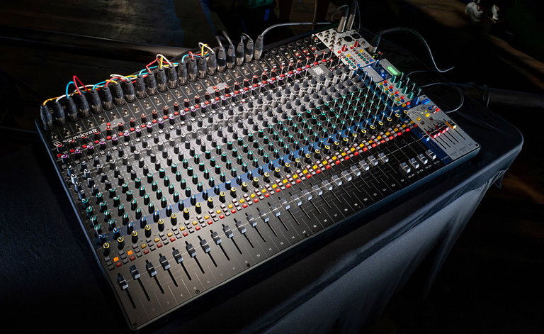 Soundcraft Signature Plus Series